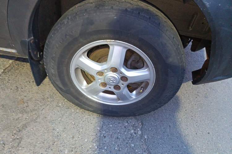 Used SAIC MAXUS Xintu V80 2011 2.5T Short Wheelbase Mid-Roof Yunjie Edition Right Front Wheel Hub