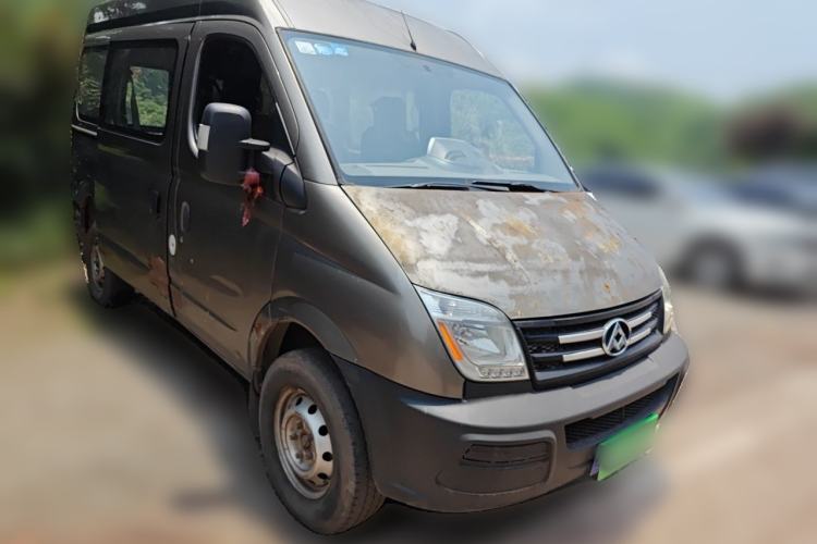 Used SAIC MAXUS Xintu V80 2012 2.5T Mid-Roof Value-Added Logistics Version D Front Right 45 Deg