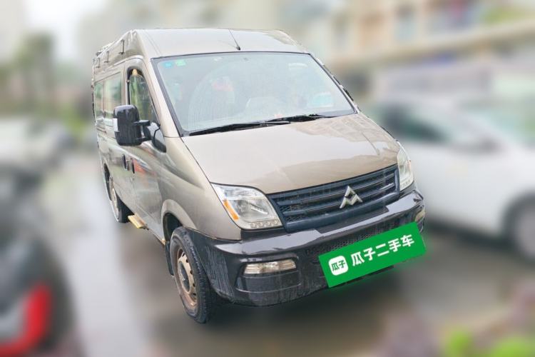 Used SAIC MAXUS Xintu V80 2012 2.5T Mid-Roof Value-Added Logistics Version D Front Right 45 Deg