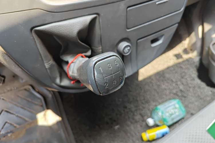 Used SAIC MAXUS Xintu V80 2012 2.5T Mid-Roof Value-Added Logistics Version D Gear Lever