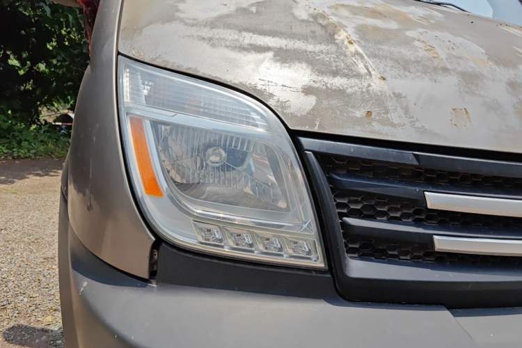 Used SAIC MAXUS Xintu V80 2012 2.5T Mid-Roof Value-Added Logistics Version D Right Front Headlight