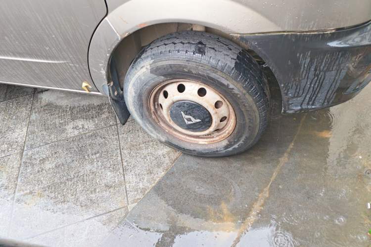 Used SAIC MAXUS Xintu V80 2012 2.5T Mid-Roof Value-Added Logistics Version D Right Front Wheel Hub