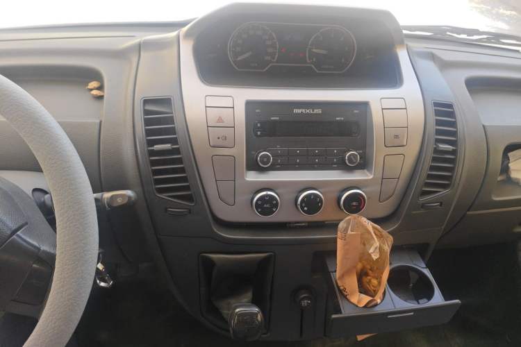 Used SAIC MAXUS Xintu V80 2012 2.5T Mid-Roof Value-Added Logistics Version D Audio And AC Panel