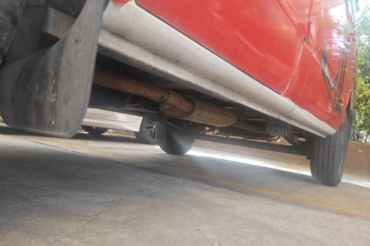 Used SAIC MAXUS Xintu V80 2012 2.5T Mid-Roof Value-Added Logistics Version D Chassis Front Left