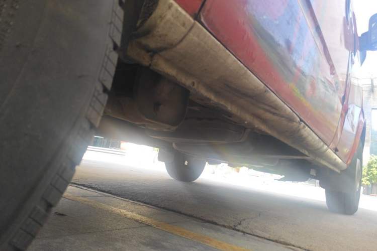 Used SAIC MAXUS Xintu V80 2012 2.5T Mid-Roof Value-Added Logistics Version D Chassis Rear Right