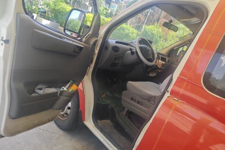 Used SAIC MAXUS Xintu V80 2012 2.5T Mid-Roof Value-Added Logistics Version D Driver Seat