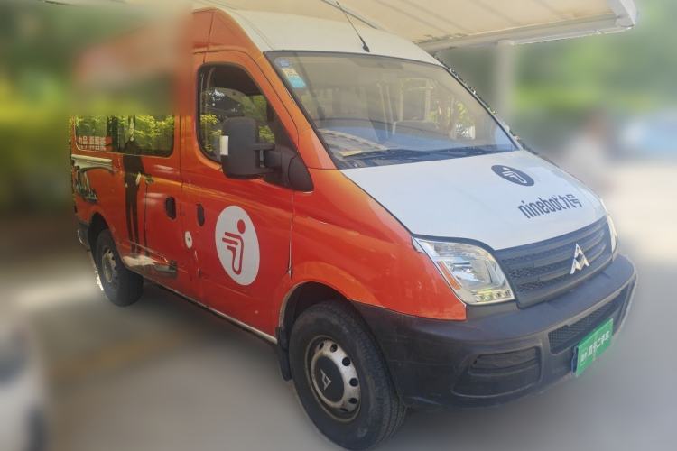 Used SAIC MAXUS Xintu V80 2012 2.5T Mid-Roof Value-Added Logistics Version D Front Right 45 Deg