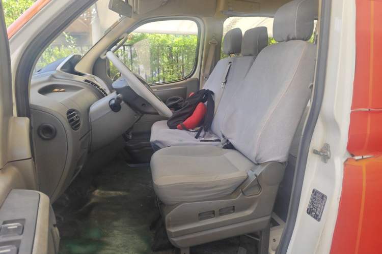 Used SAIC MAXUS Xintu V80 2012 2.5T Mid-Roof Value-Added Logistics Version D Left Front Seat