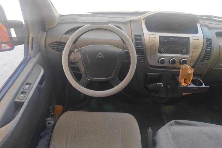 Used SAIC MAXUS Xintu V80 2012 2.5T Mid-Roof Value-Added Logistics Version D Steering Wheel