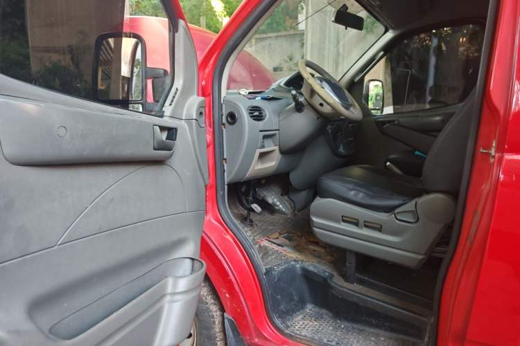 Used SAIC MAXUS Xintu V80 2012 2.5T Mid-Roof Value-Added Logistics Version B Driver Seat