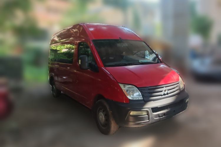 Used SAIC MAXUS Xintu V80 2012 2.5T Mid-Roof Value-Added Logistics Version B Front Right 45 Deg