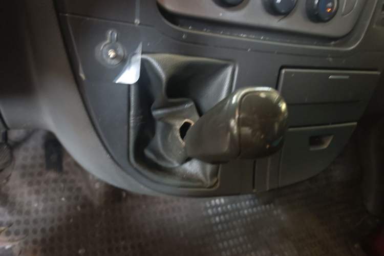 Used SAIC MAXUS Xintu V80 2012 2.5T Mid-Roof Value-Added Logistics Version B Gear Lever