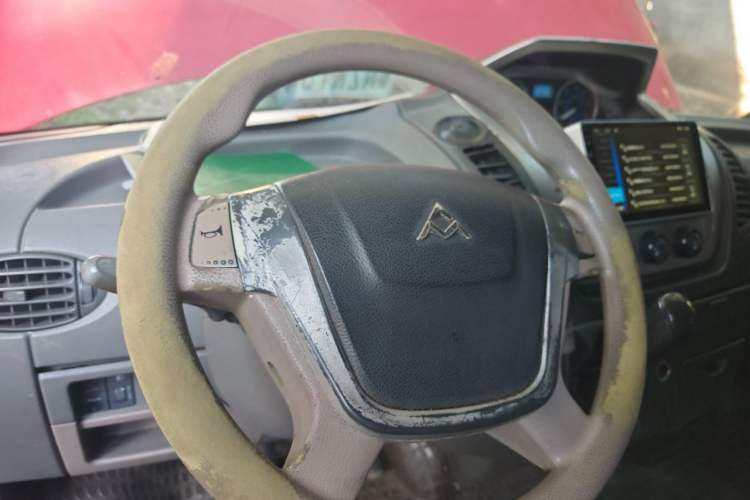 Used SAIC MAXUS Xintu V80 2012 2.5T Mid-Roof Value-Added Logistics Version B Steering Wheel