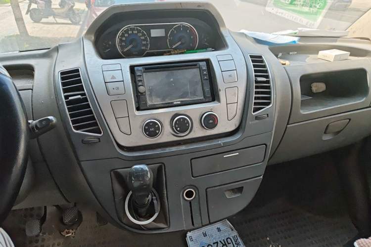 Used SAIC MAXUS Xintu V80 2012 2.5T Mid-Roof Value-Added Logistics Version A Audio And AC Panel