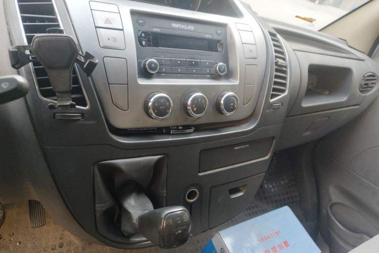 Used SAIC MAXUS Xintu V80 2012 2.5T High-Roof Value-Added Logistics Version B Audio And AC Panel