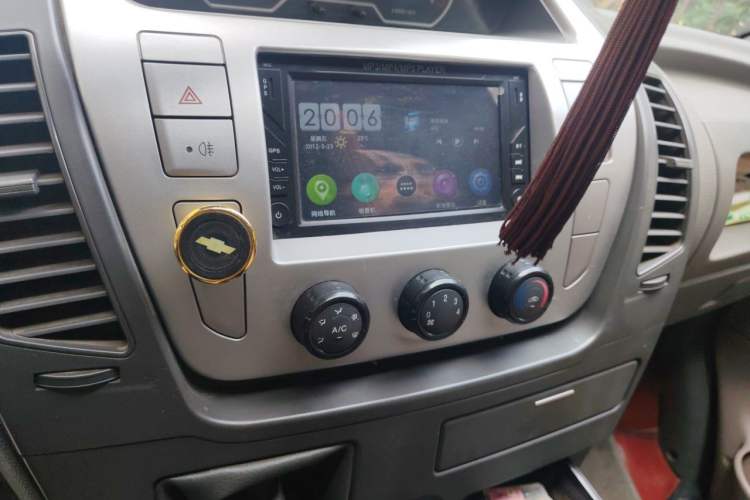 Used SAIC MAXUS Xintu V80 2012 2.5T Mid-Roof Value-Added Logistics Version C Audio And AC Panel