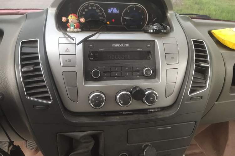 Used SAIC MAXUS Xintu V80 2012 2.5T Mid-Roof Value-Added Logistics Version B Audio And AC Panel