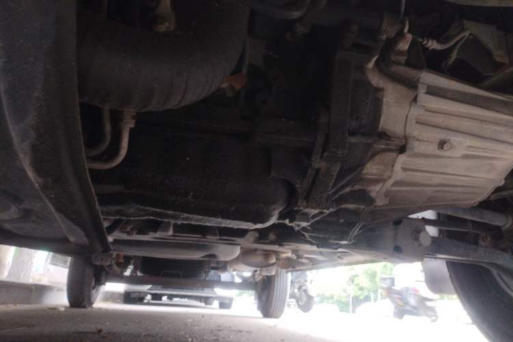 Used SAIC MAXUS Xintu V80 2012 2.5T Mid-Roof Value-Added Logistics Version D Chassis Front