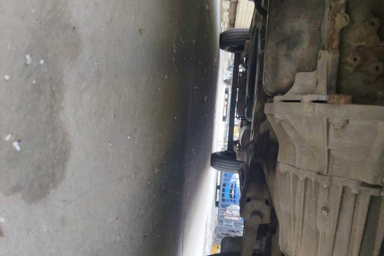 Used SAIC MAXUS Xintu V80 2012 2.5T Mid-Roof Value-Added Logistics Version C Chassis Front