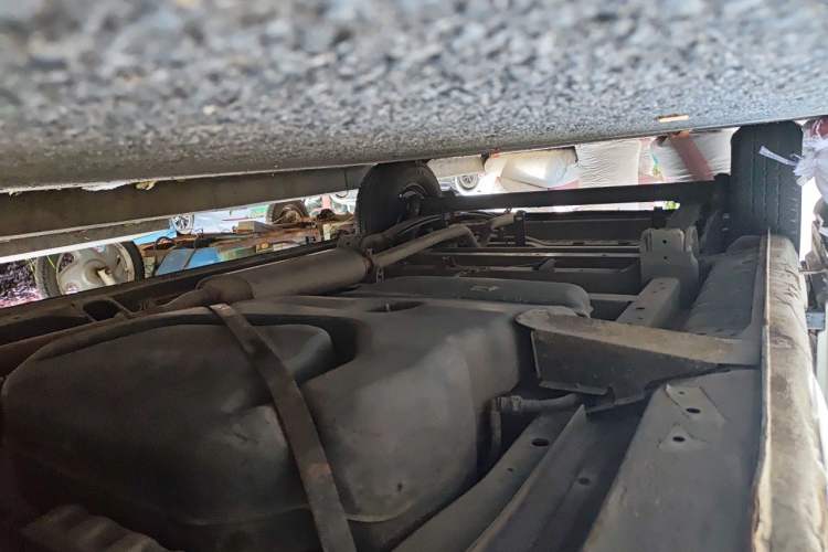 Used SAIC MAXUS Xintu V80 2012 2.5T Mid-Roof Value-Added Logistics Version A Chassis Front Right
