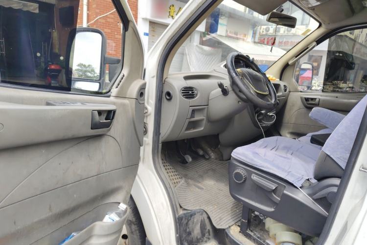 Used SAIC MAXUS Xintu V80 2012 2.5T Mid-Roof Value-Added Logistics Version D Driver Seat