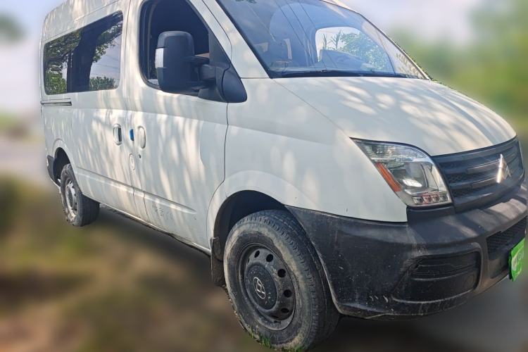 Used SAIC MAXUS Xintu V80 2012 2.5T Mid-Roof Value-Added Logistics Version D Front Right 45 Deg