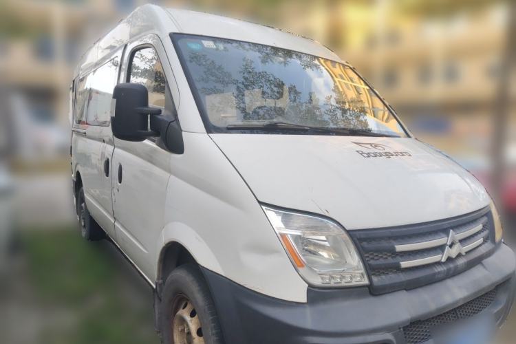 Used SAIC MAXUS Xintu V80 2012 2.5T High-Roof Value-Added Logistics Version B Front Right 45 Deg