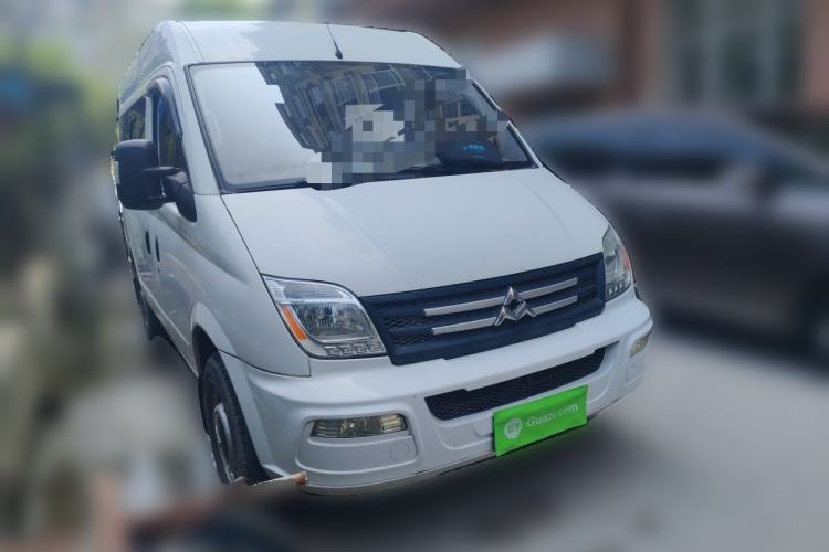 Used SAIC MAXUS Xintu V80 2012 2.5T Mid-Roof Value-Added Logistics Version C Front Right 45 Deg
