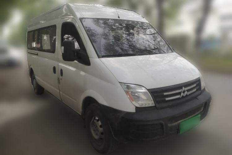 Used SAIC MAXUS Xintu V80 2012 2.5T Mid-Roof Value-Added Logistics Version B Front Right 45 Deg