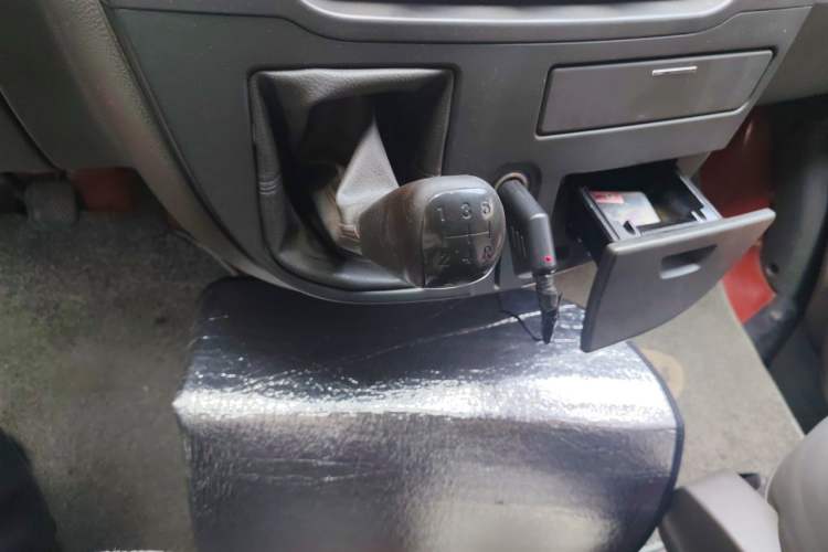 Used SAIC MAXUS Xintu V80 2012 2.5T Mid-Roof Value-Added Logistics Version C Gear Lever