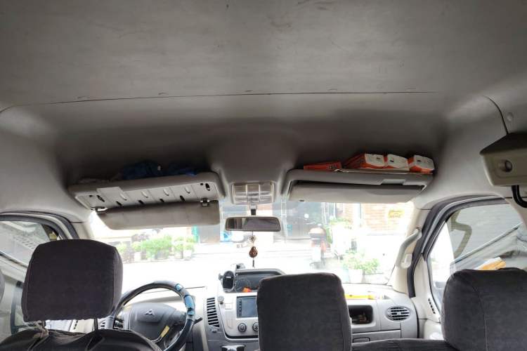 Used SAIC MAXUS Xintu V80 2012 2.5T Mid-Roof Value-Added Logistics Version D Headliner