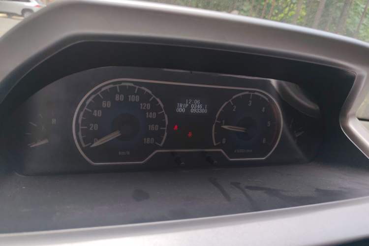 Used SAIC MAXUS Xintu V80 2012 2.5T Mid-Roof Value-Added Logistics Version C Instrument Cluster