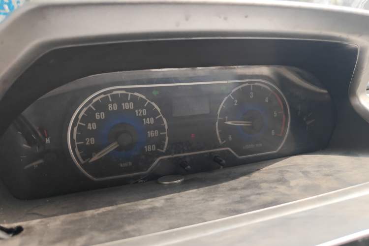 Used SAIC MAXUS Xintu V80 2012 2.5T Mid-Roof Value-Added Logistics Version C Instrument Cluster