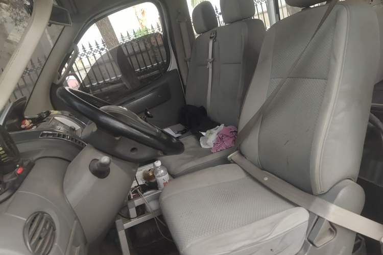 Used SAIC MAXUS Xintu V80 2012 2.5T Mid-Roof Value-Added Logistics Version B Left Front Seat
