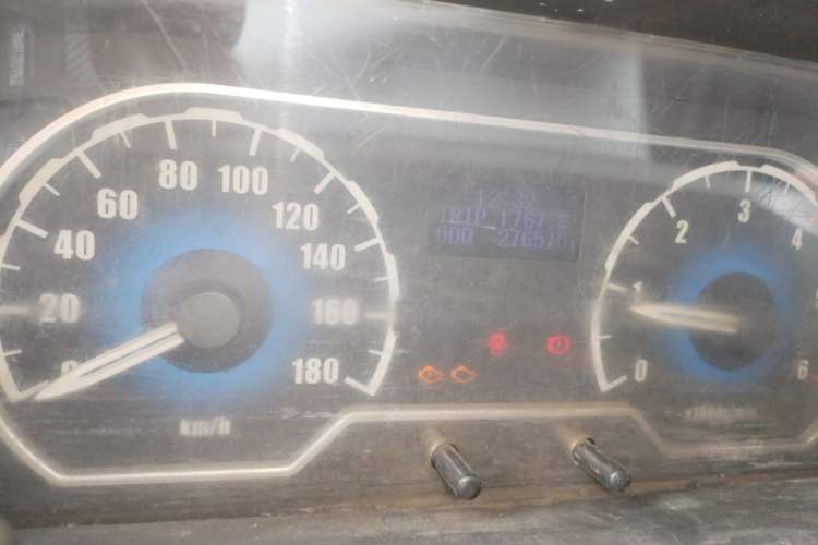 Used SAIC MAXUS Xintu V80 2012 2.5T Mid-Roof Value-Added Logistics Version D Odometer Close Up