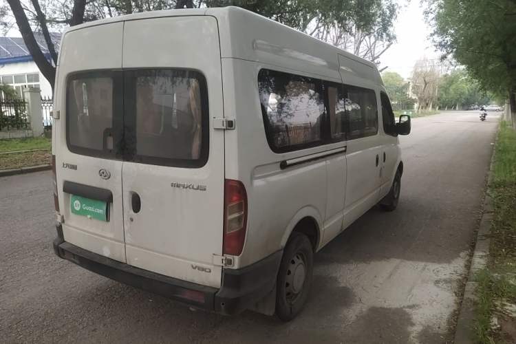 Used SAIC MAXUS Xintu V80 2012 2.5T Mid-Roof Value-Added Logistics Version B Rear Right 45 Deg