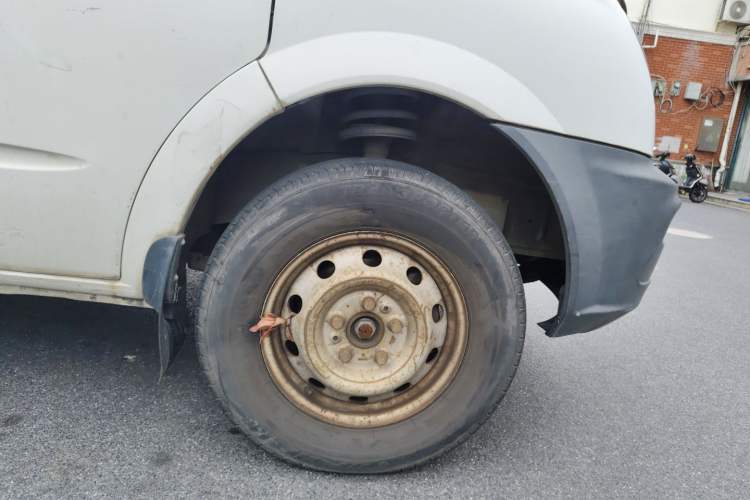 Used SAIC MAXUS Xintu V80 2012 2.5T Mid-Roof Value-Added Logistics Version D Right Front Wheel Hub
