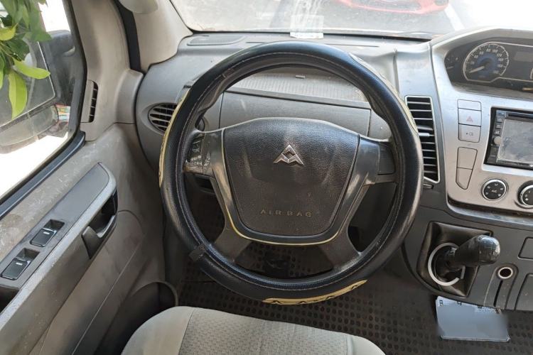Used SAIC MAXUS Xintu V80 2012 2.5T Mid-Roof Value-Added Logistics Version A Steering Wheel