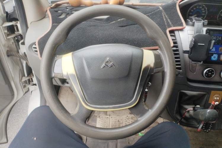 Used SAIC MAXUS Xintu V80 2012 2.5T Mid-Roof Value-Added Logistics Version D Steering Wheel