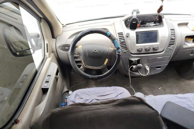 Used SAIC MAXUS Xintu V80 2012 2.5T Mid-Roof Value-Added Logistics Version D Steering Wheel