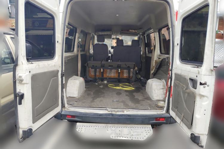 Used SAIC MAXUS Xintu V80 2012 2.5T Mid-Roof Value-Added Logistics Version D Trunk