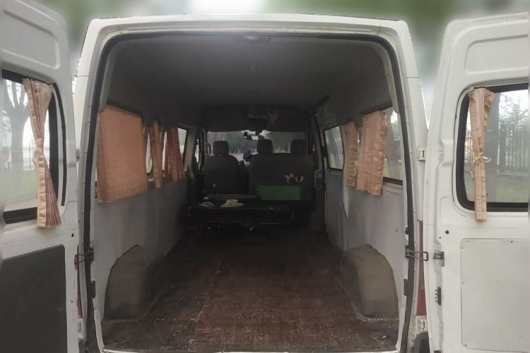 Used SAIC MAXUS Xintu V80 2012 2.5T Mid-Roof Value-Added Logistics Version B Trunk
