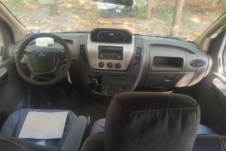 Used SAIC MAXUS Xintu V80  Center Console