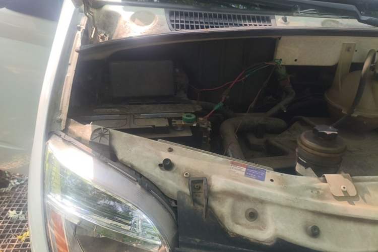 Used SAIC MAXUS Xintu V80  Engine Bay Right