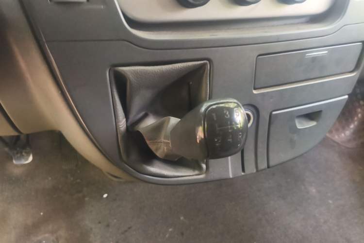 Used SAIC MAXUS Xintu V80  Gear Lever