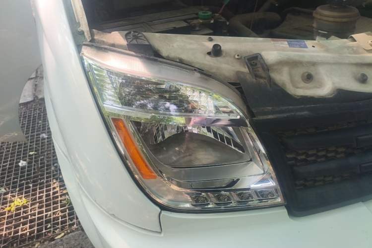 Used SAIC MAXUS Xintu V80  Right Front Headlight