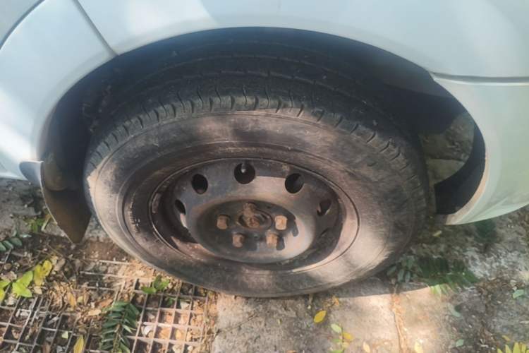 Used SAIC MAXUS Xintu V80  Right Front Wheel Hub