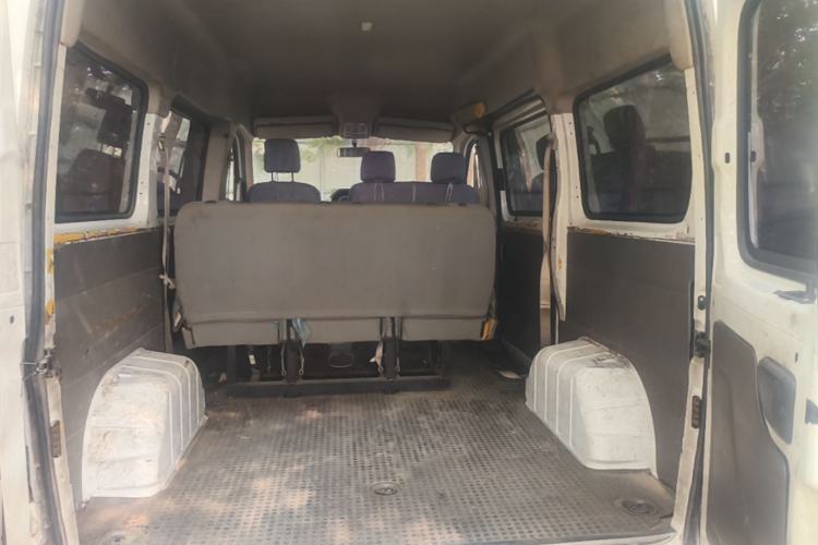 Used SAIC MAXUS Xintu V80  Trunk