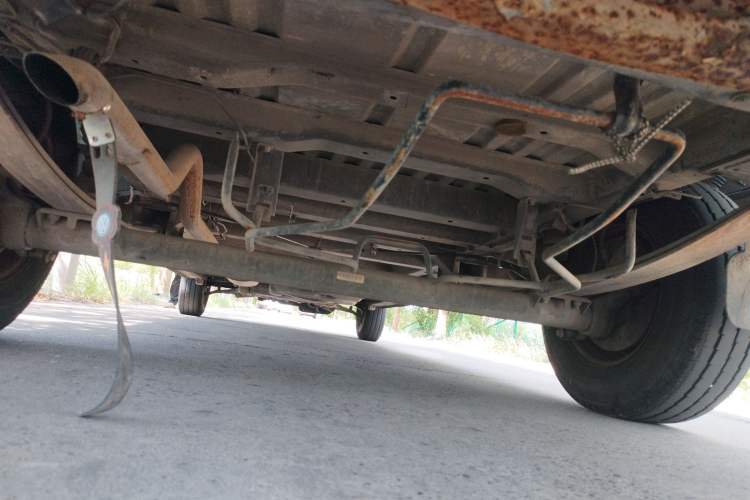 Used SAIC MAXUS Xintu V80 2014 2.5T Aotuntong Short Wheelbase Mid-Roof Model Chassis Rear