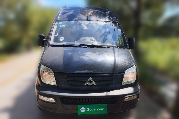 Used SAIC MAXUS Xintu V80 2014 2.5T Aotuntong Short Wheelbase Mid-Roof Model Front